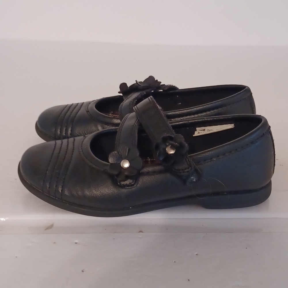 Girls NWOT Black Mary Jane Shoes with Flower Detail Strap Hook and Loop Size 13